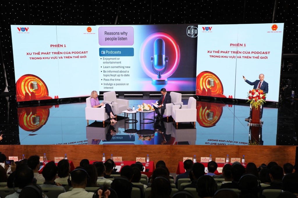 Hội thảo quốc tế “Podcast - Đại lộ sáng tạo cho phát thanh trong kỷ nguyên số” diễn ra tại trường quay S8, Báo và Phát thanh, Truyền hình Quảng Ninh. (Ảnh: Minh Đức)