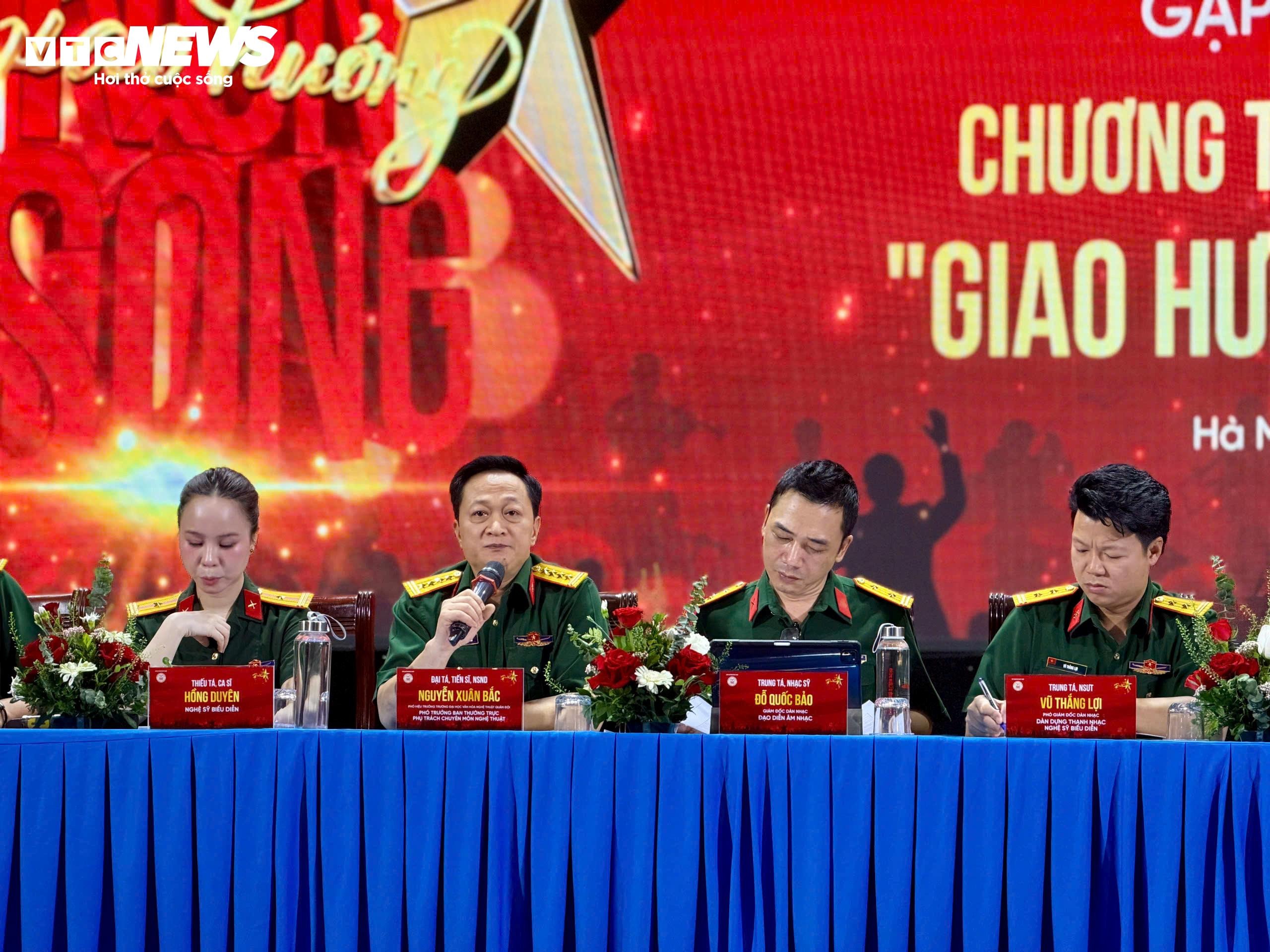 Đại tá, NSND, Tiến sĩ Nguyễn Xuân Bắc, Phó Hiệu trưởng trường Đại học Văn hóa Nghệ thuật Quân đội chia sẻ về hoà nhạc.