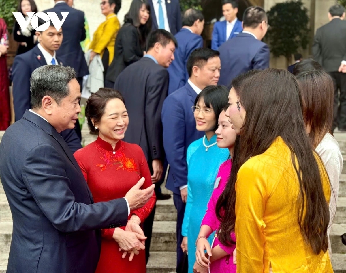 Chủ tịch Quốc hội khẳng định, Tổ quốc luôn dõi theo và tự hào về người con Việt Nam xa xứ.