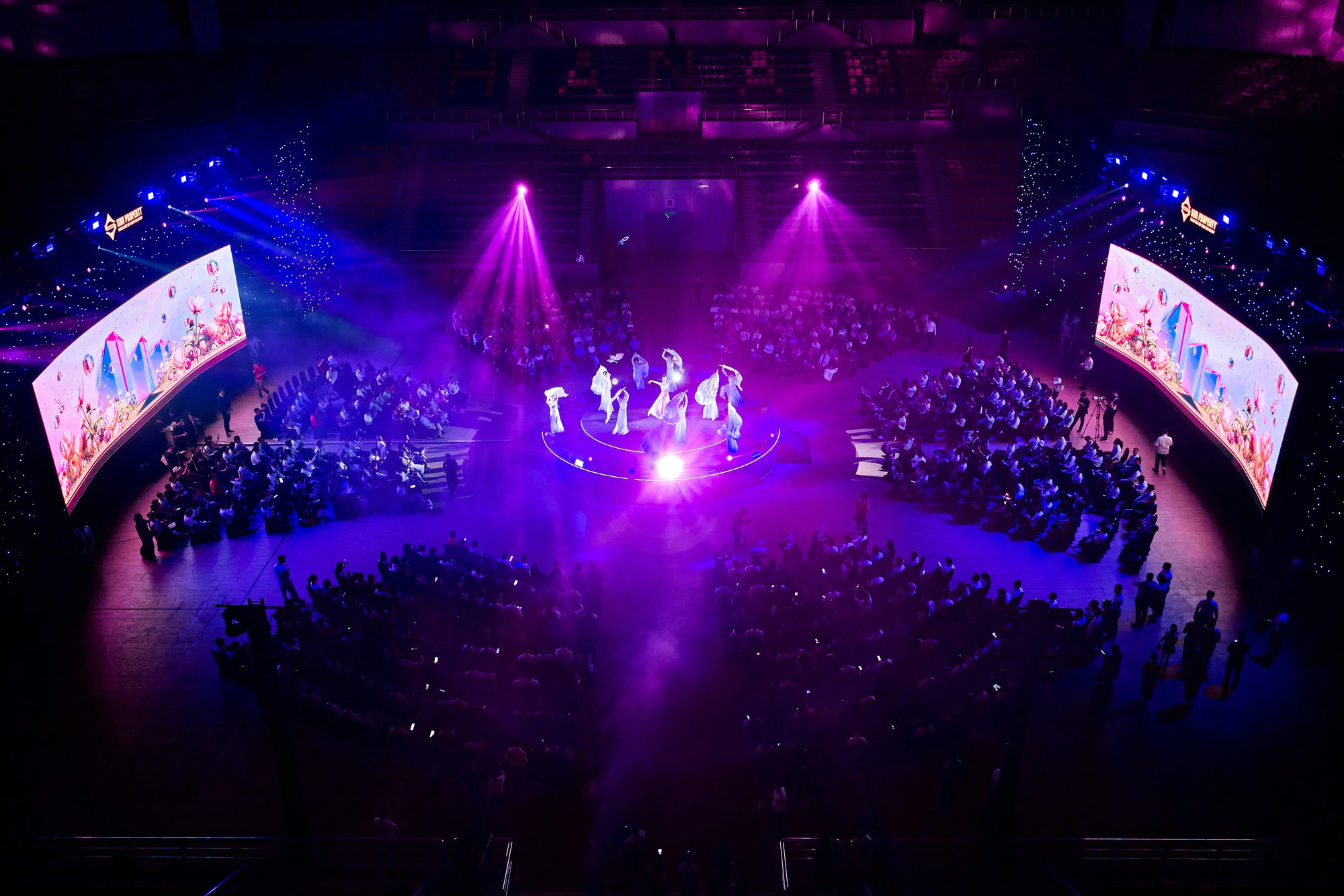 Gần 1000 khách hàng quan tâm tham dự sự kiện giới thiệu Park Residence. (Ảnh: Ánh Dương)