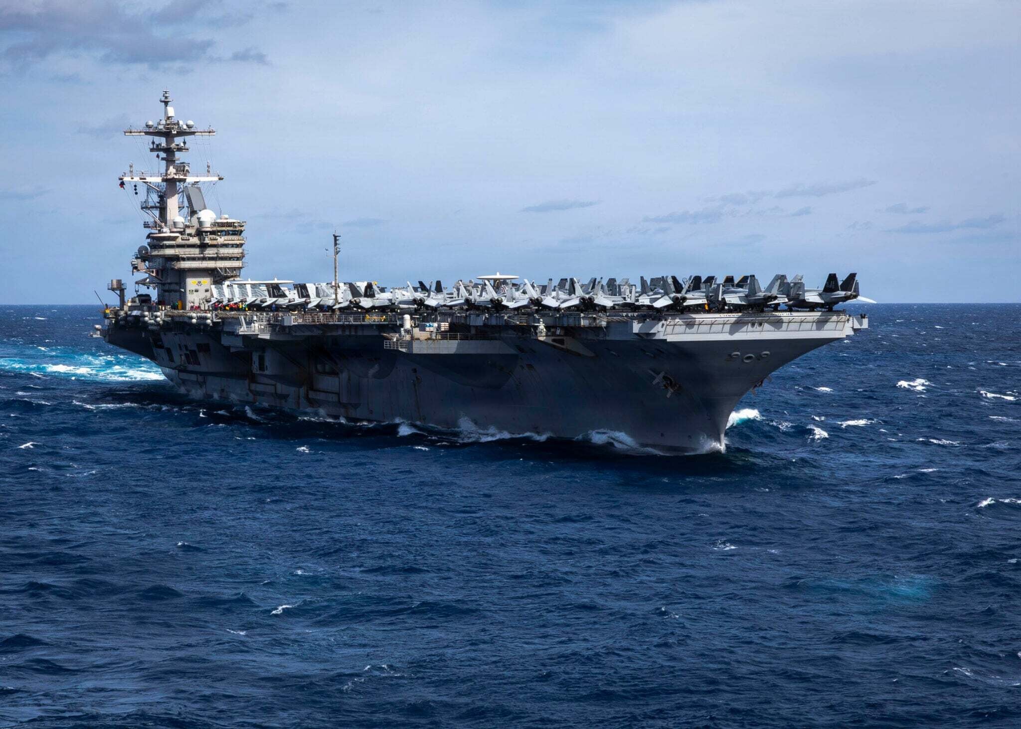 Tàu sân bay USS George HW Bush (CVN-77) di chuyển trên Đại Tây Dương, ngày 15 tháng 2 năm 2026. Ảnh Hải quân Mỹ.