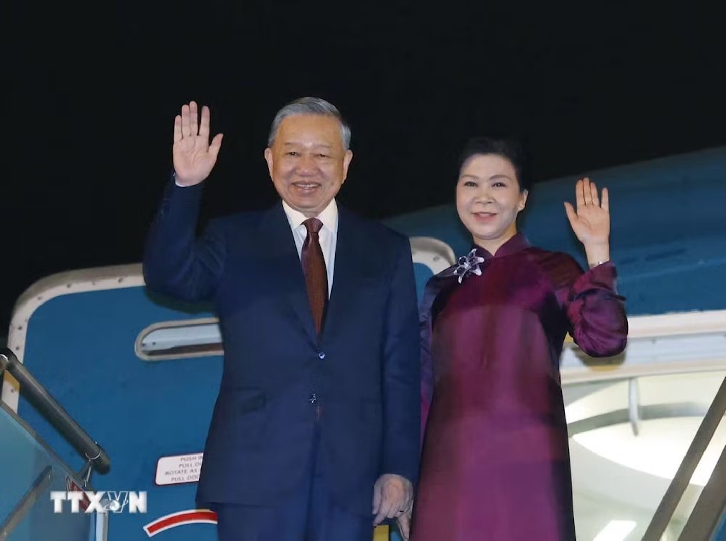 Tổng Bí thư, Chủ tịch nước Tô Lâm và Phu nhân lên đường thăm cấp Nhà nước đến Trung Quốc.