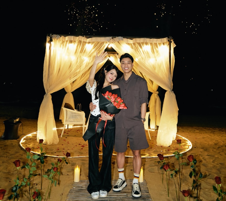 Vũ Văn Thanh cầu hôn bạn gái thành công.