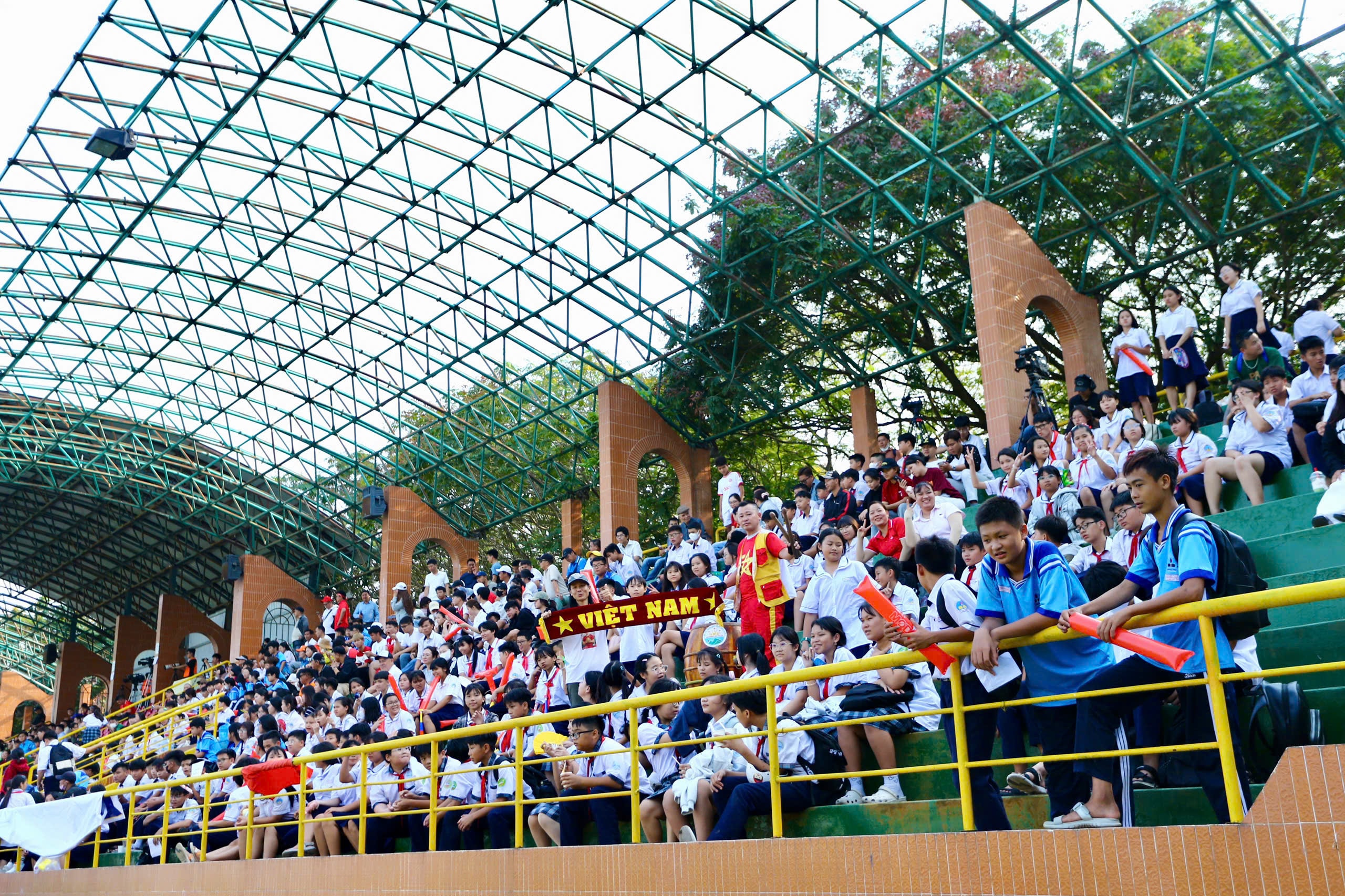 Các giải bóng đá do LĐBĐVN tổ chức, trong đó có giải bóng đá trẻ như U15 Quốc gia – Cúp Modern được sự quan tâm của khán giả, nhà tài trợ, trong đó Acecook Việt Nam luôn đồng hành với bóng đá trẻ nước nhà