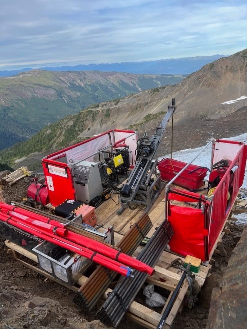 12 giờ bên mũi khoan kim cương của kỹ sư Việt tại vùng cực Bắc Canada - 8 12 giờ bên mũi khoan kim cương của kỹ sư Việt tại vùng cực Bắc Canada - 8