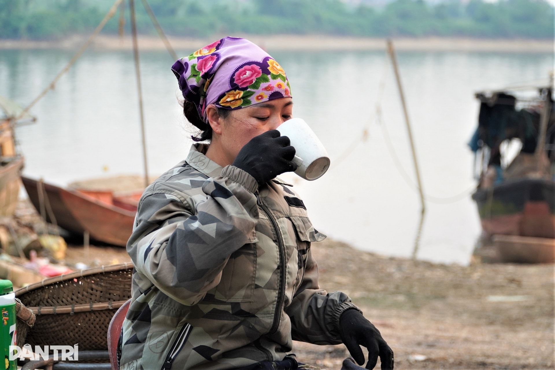 Dầm nước, canh lửa, nghề 300 năm tuổi giúp người dân ven sông La ấm no - 10