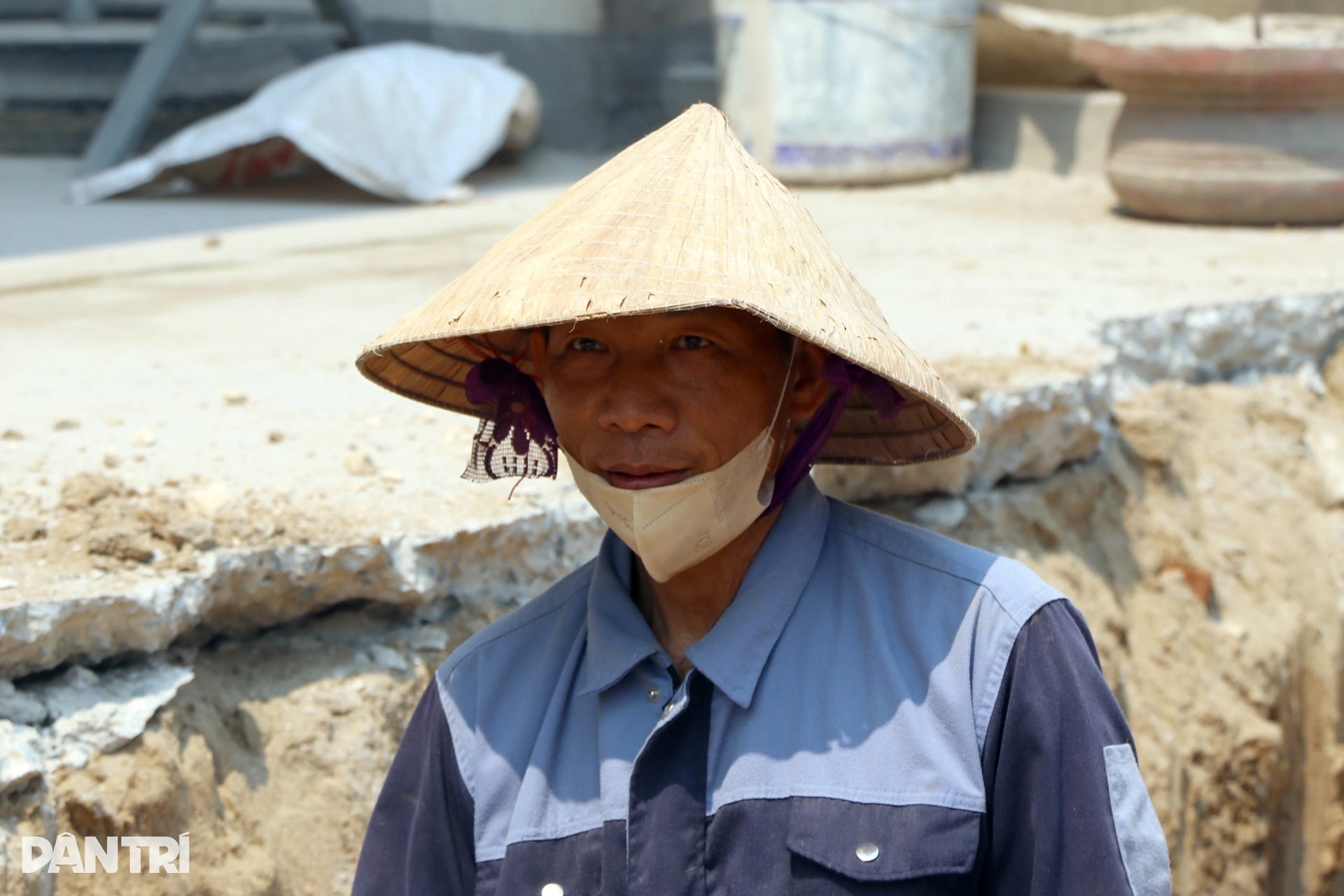 Công nhân rang mình dưới nắng bỏng rát trên công trường dự án 500 tỷ đồng - 4