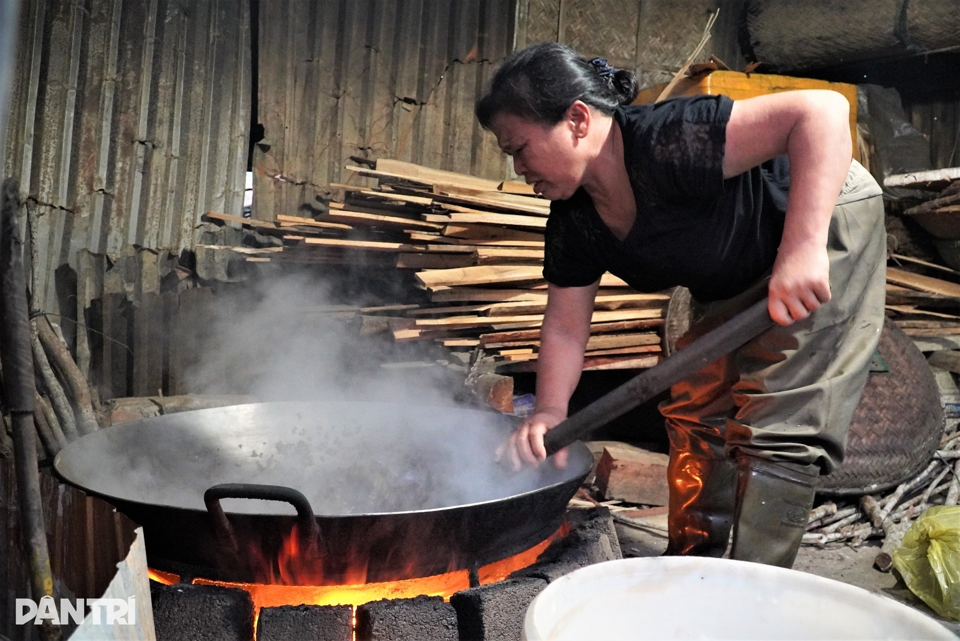 Dầm nước, canh lửa, nghề 300 năm tuổi giúp người dân ven sông La ấm no - 8