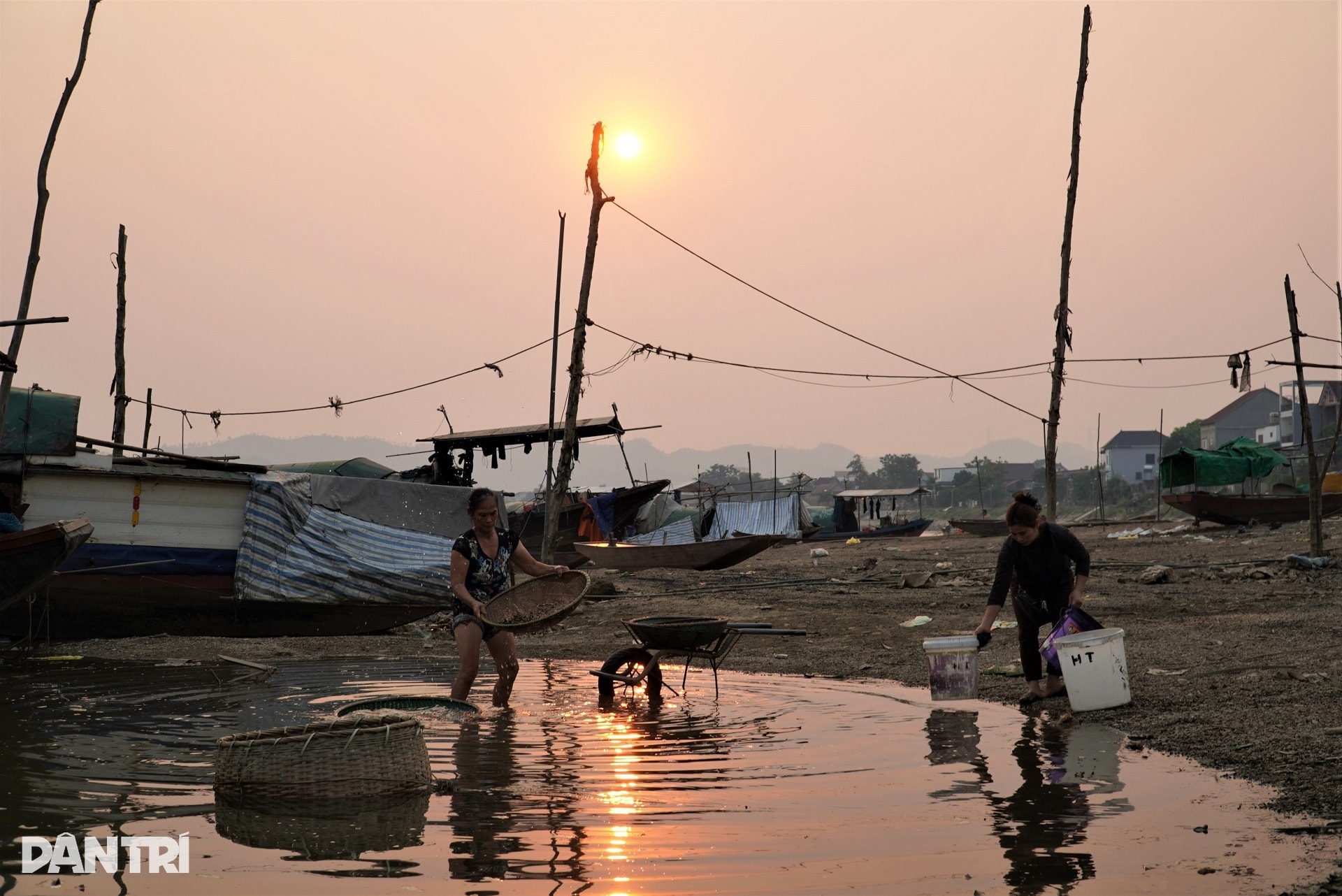 Dầm nước, canh lửa, nghề 300 năm tuổi giúp người dân ven sông La ấm no - 9