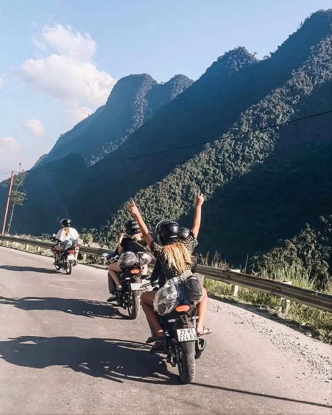 Đoàn khách đi tour Ha Giang loop năm 2023. Ảnh: Alina