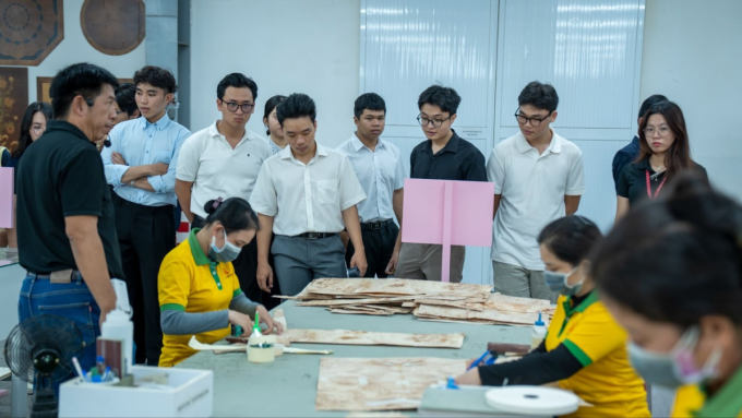 Sinh viên chương trình Cử nhân Kinh doanh WSU-LQT thực tập tại nhà máy trong chương trình thực tập cuối kỳ. Ảnh: Viện LQT