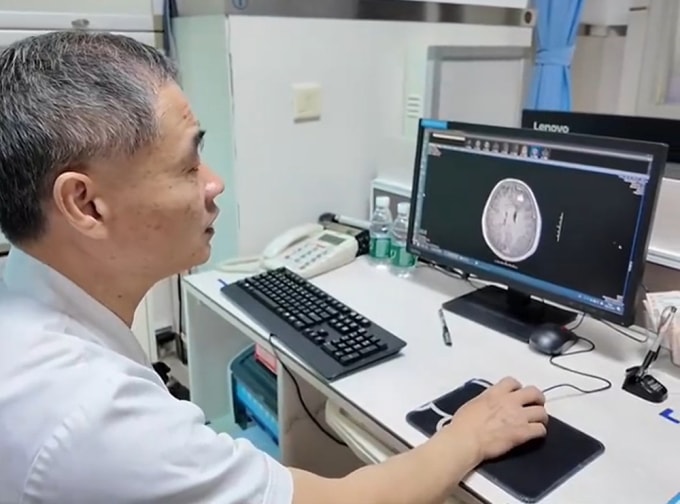 Bác sĩ Lục giải thích về ca bệnh của bệnh nhân Lý. Ảnh chụp màn hình