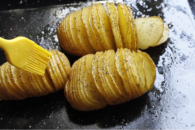 Món ăn dùng nhiều dầu thực vật làm tăng lượng calo. Ảnh: Bùi Thủy