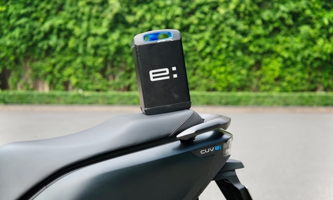 Khối pin lithium-ion của xe máy điện Honda. Ảnh: Hồ Tân