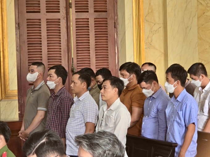 Các cựu cán bộ công an tham gia phiên tòa. Ảnh: Hải Duyên