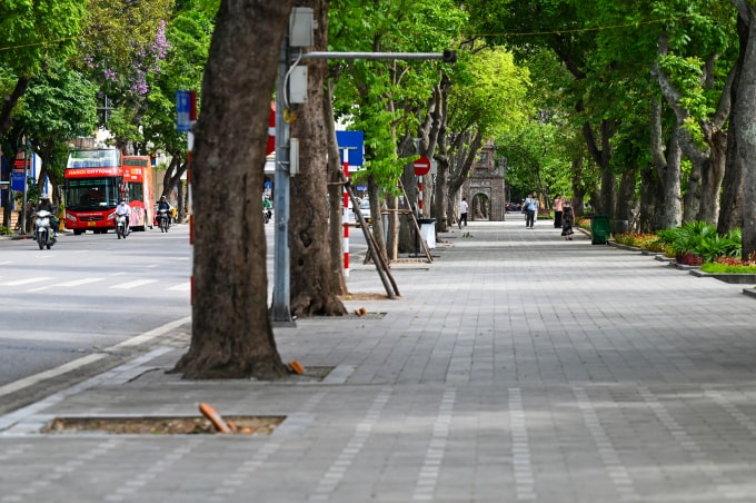 Nắng nhẹ tại tuyến đường trung tâm Hà Nội. Ảnh: Giang Huy