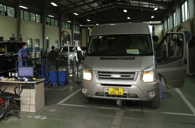 Đăng kiểm xe tại Hà Nội. Ảnh: Phạm Chiểu