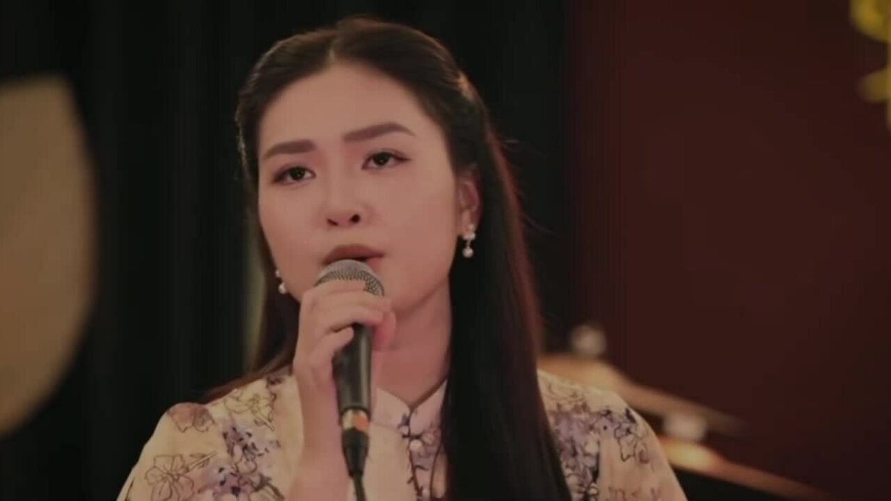 Thiện Nhân cùng Phương Anh hát 