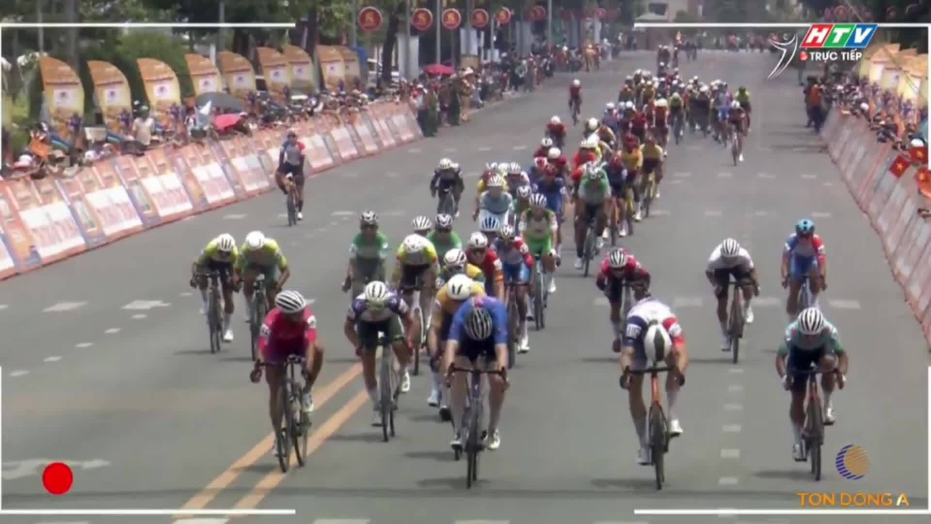 Chiến thắng từng centimet ở giải xe đạp xuyên Việt