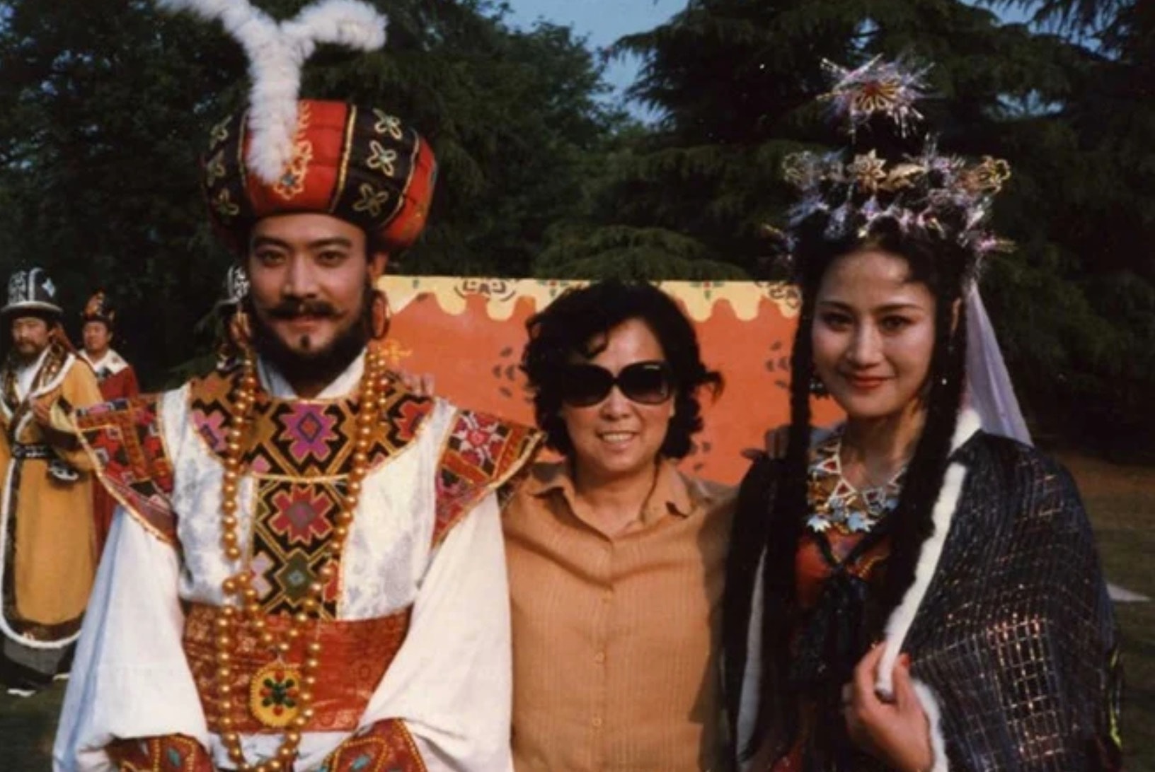 Cung Minh bên cố đạo diễn Dương Khiết và cố diễn viên Chiêm Bình Bình.