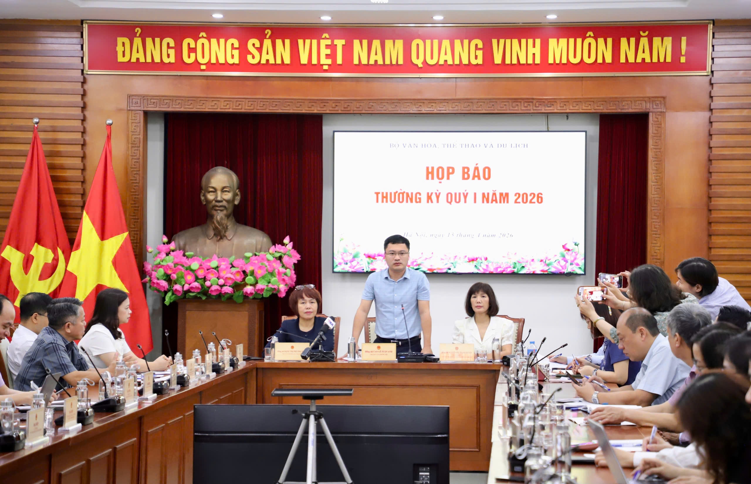 Trong cuộc họp thường kỳ quý I của Bộ VHTTDL, một trong những nội dung được quan tâm là tình trạng mạo danh người nổi tiếng bằng công nghệ trí tuệ nhân tạo (AI) để lừa đảo.
