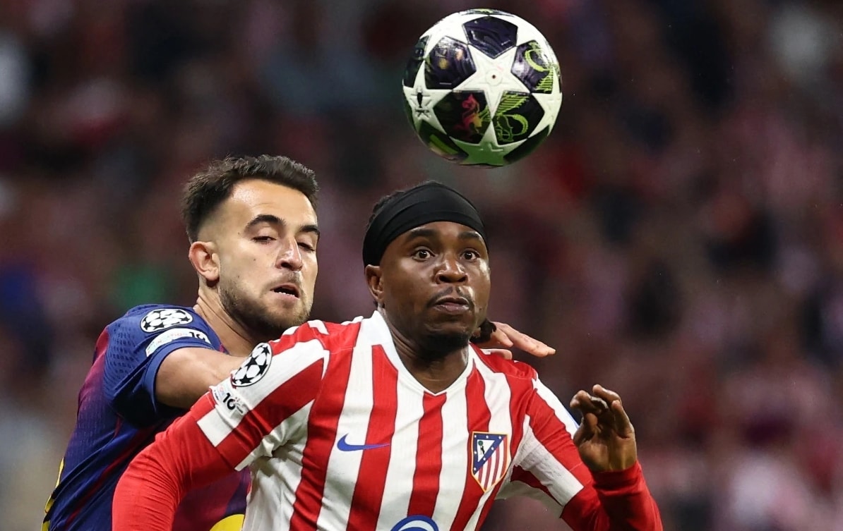 Atletico Madrid (áo sọc trắng đỏ) giành quyền vào bán kết cúp C1 châu Âu.