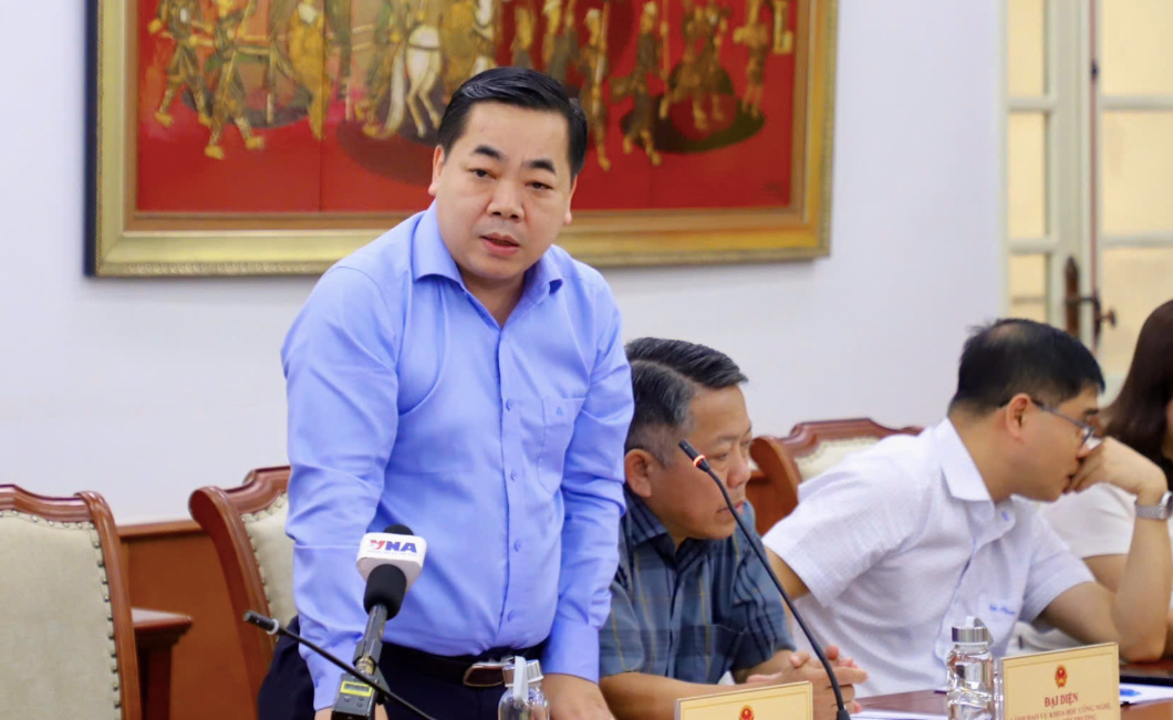 Ông Trần Hướng Dương, Cục Phó Cục Nghệ thuật Biểu diễn thông tin tại buổi họp báo sáng 15/4.