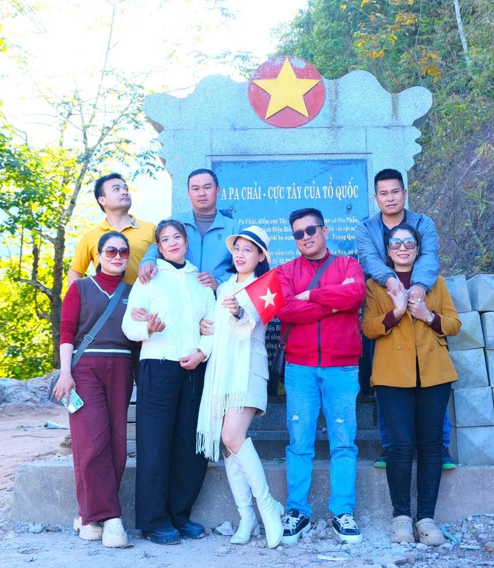 Cô gái chi 200 triệu đồng tự lái ô tô xuyên Việt để... sống chậm lại - 7