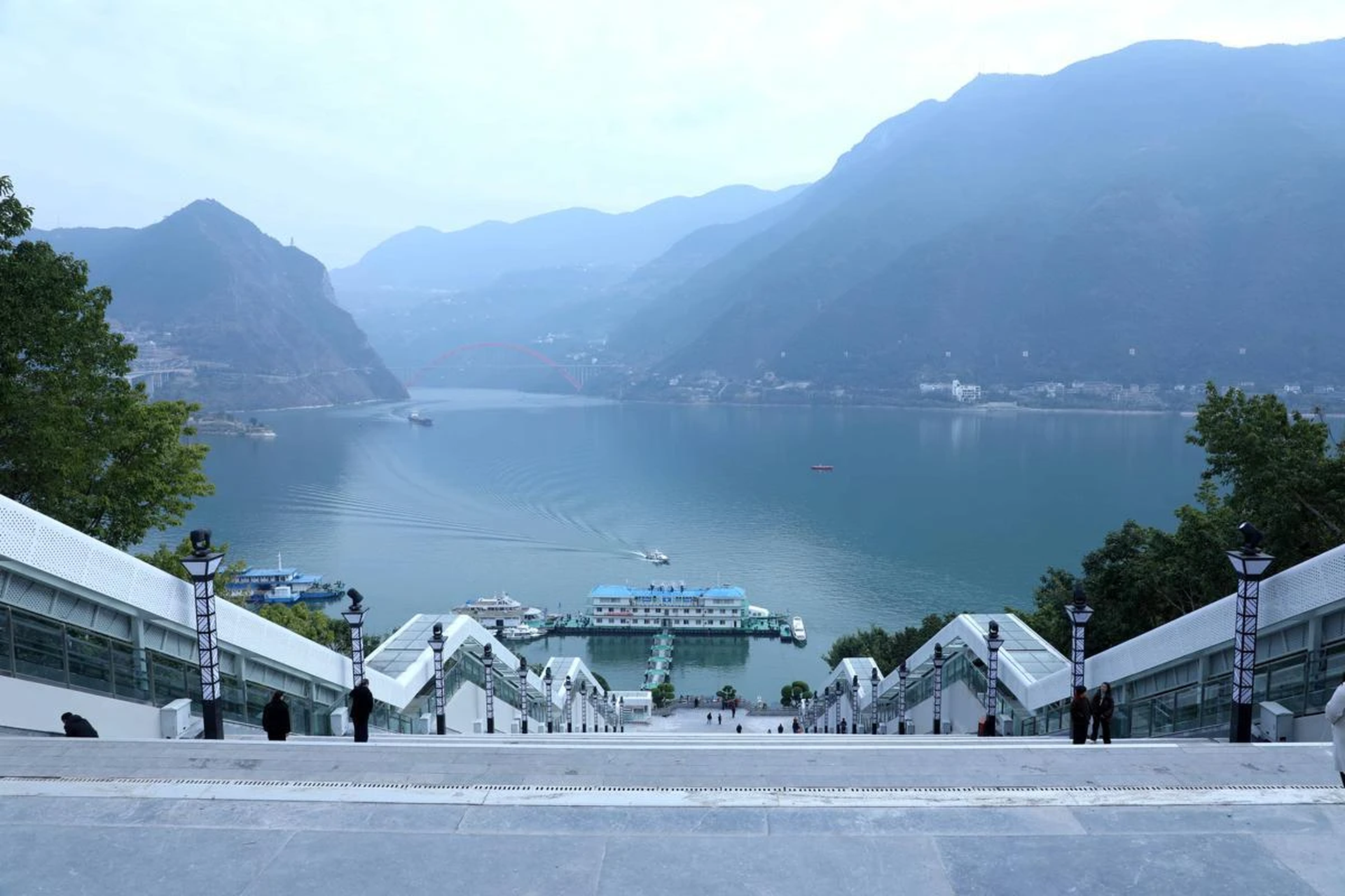 Chiêm ngưỡng thang cuốn leo núi tương đương toà nhà 80 tầng ở Trung Quốc - 6