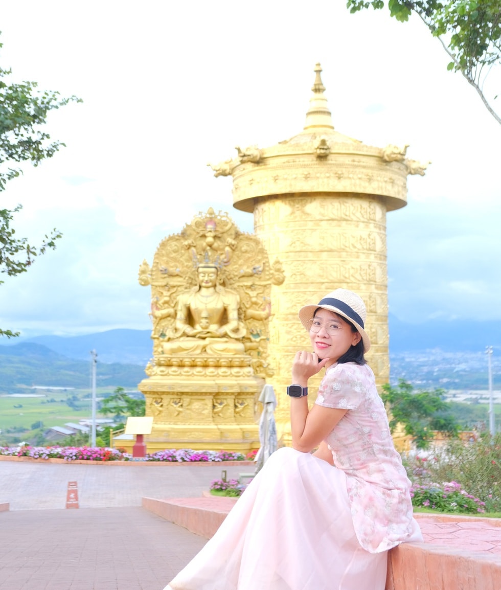 Cô gái chi 200 triệu đồng tự lái ô tô xuyên Việt để... sống chậm lại - 6