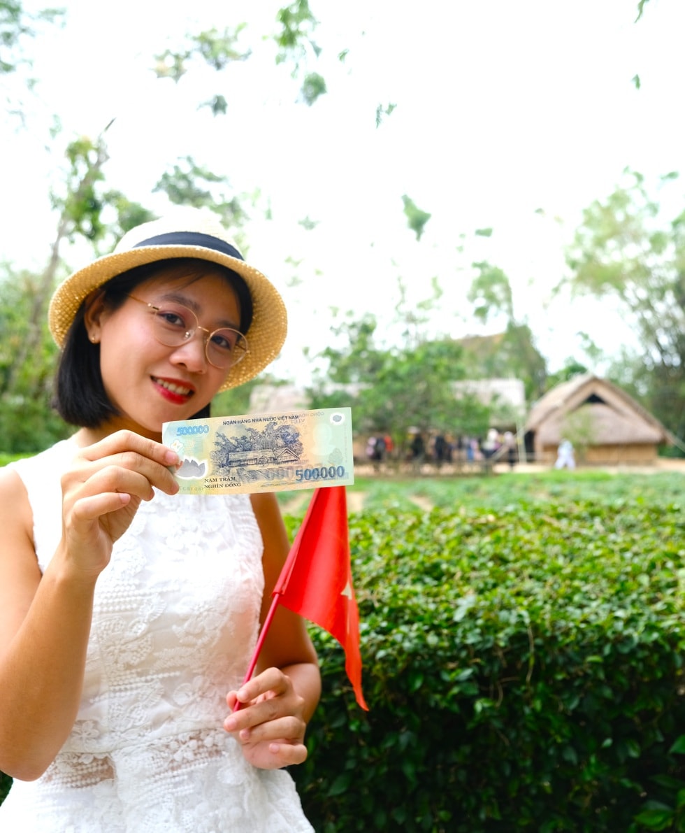 Cô gái chi 200 triệu đồng tự lái ô tô xuyên Việt để... sống chậm lại - 8