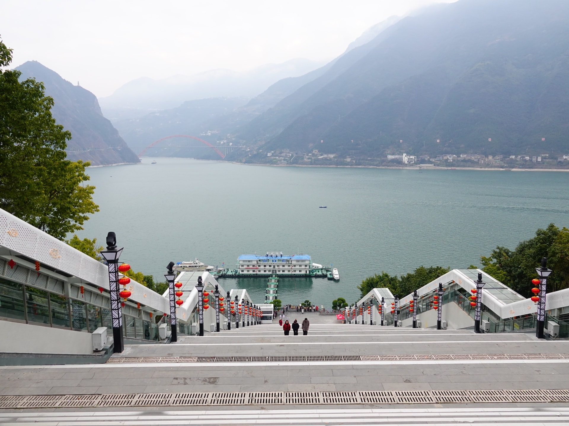 Chiêm ngưỡng thang cuốn leo núi tương đương toà nhà 80 tầng ở Trung Quốc - 4