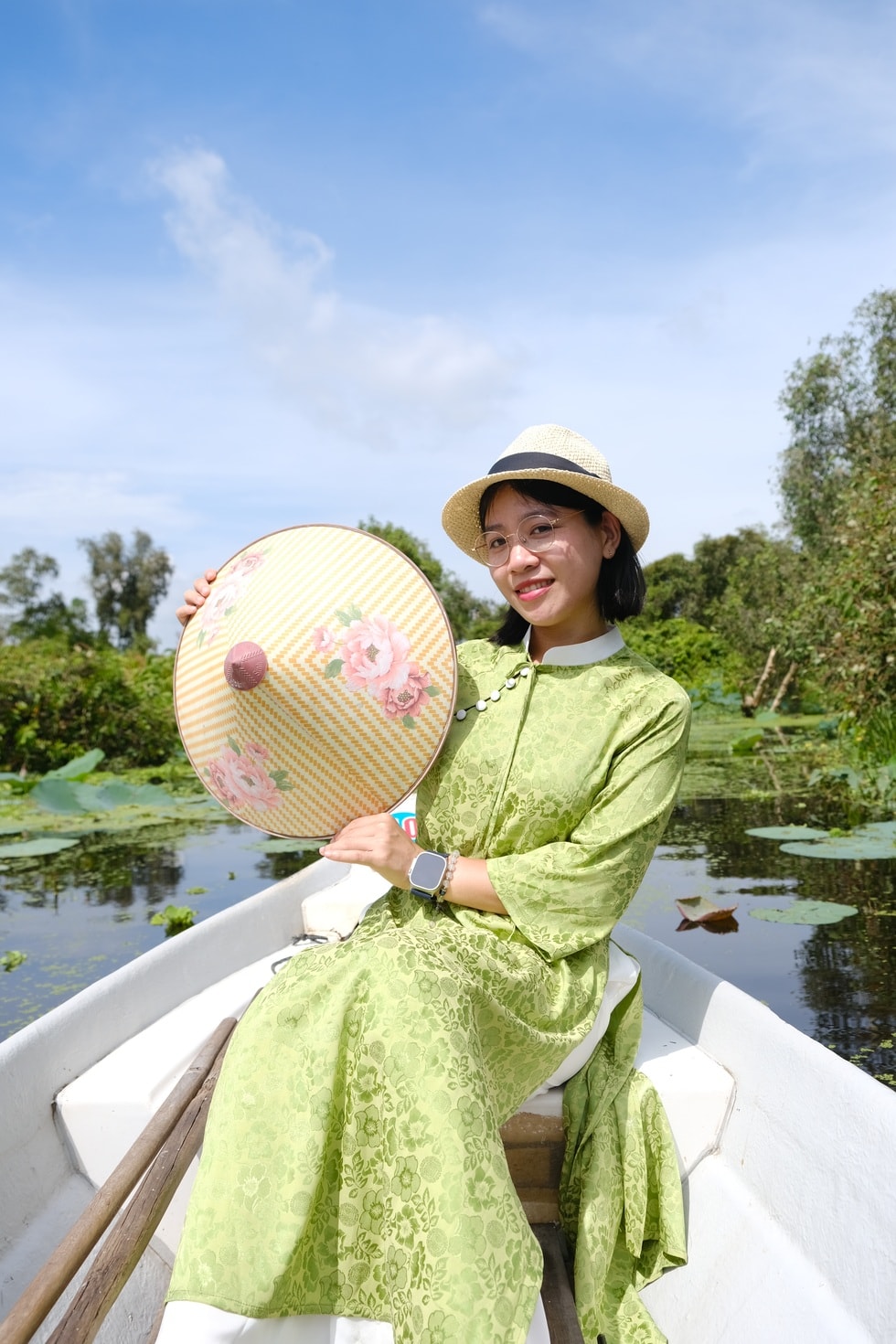 Cô gái chi 200 triệu đồng tự lái ô tô xuyên Việt để... sống chậm lại - 2