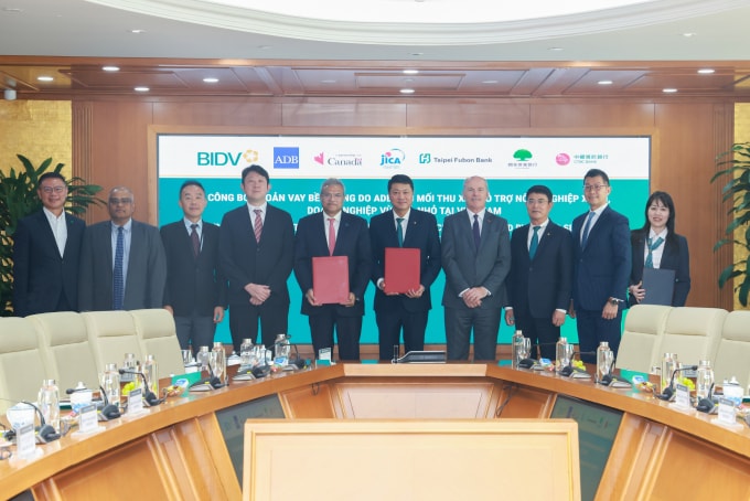 Đại diện các đơn vị tại Lễ công bố khoản vay. Ảnh: BIDV