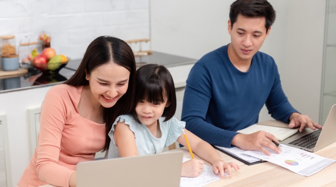 Gia đình chuẩn bị, cân đối tài chính cho các mục tiêu tương lai. Ảnh: Prudential