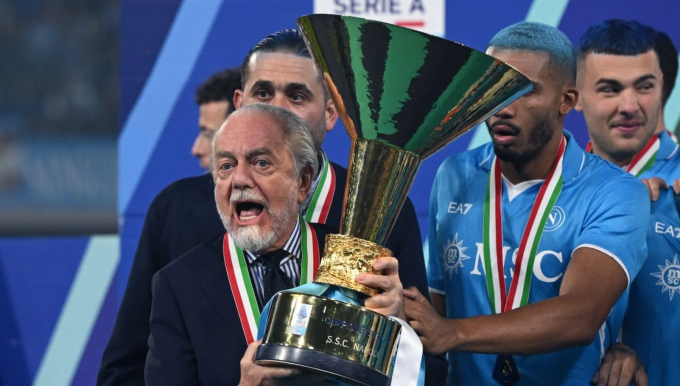 Chủ tịch Napoli Aurelio De Laurentiis mừng chức vô địch Serie A mùa 2024-2025. Ảnh: Rivista Undici