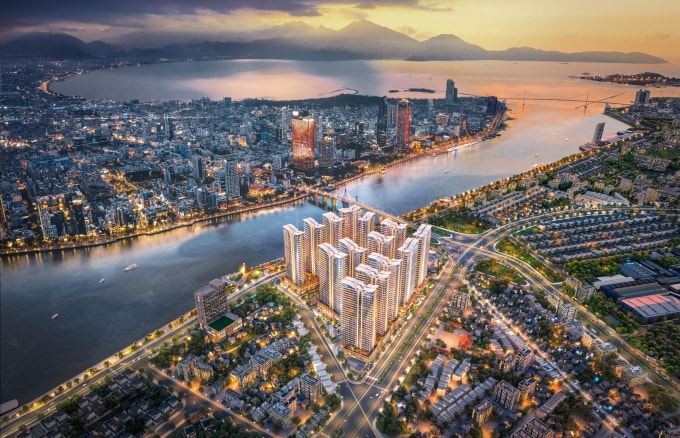 Capital Square nằm giữa cầu Rồng và cầu sông Hàn.