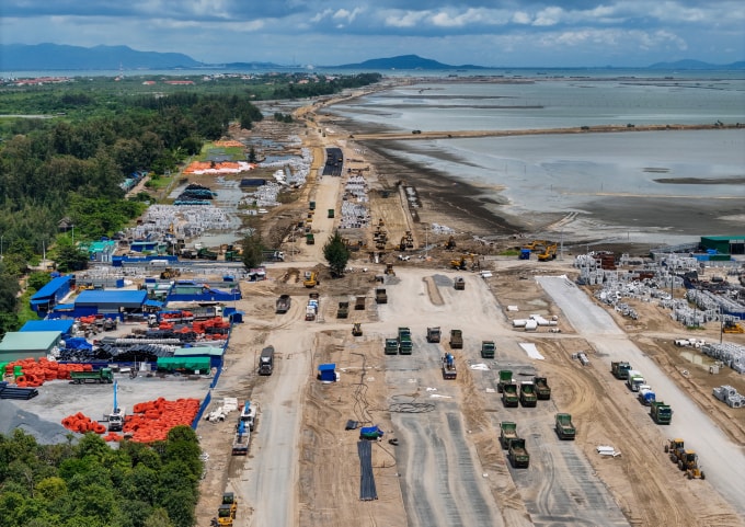 Một công trình đang xây dựng tại TP HCM. Ảnh: Quỳnh Trần