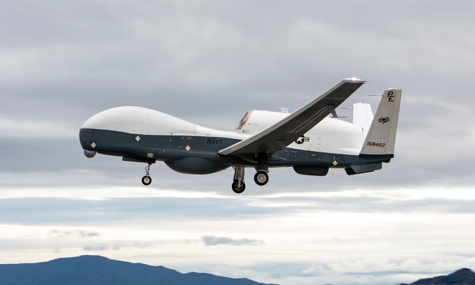 UAV MQ-4C của hải quân Mỹ cất cánh từ căn cứ Iwakuni, Nhật Bản tháng 10/2022. Ảnh: US Navy