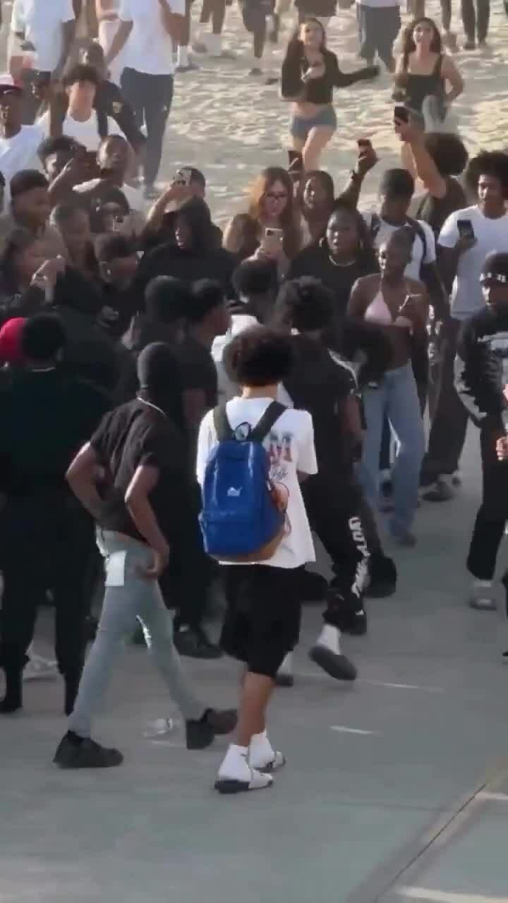 Giới chức Mỹ đau đầu vì những cuộc 'nổi loạn tuổi teen’