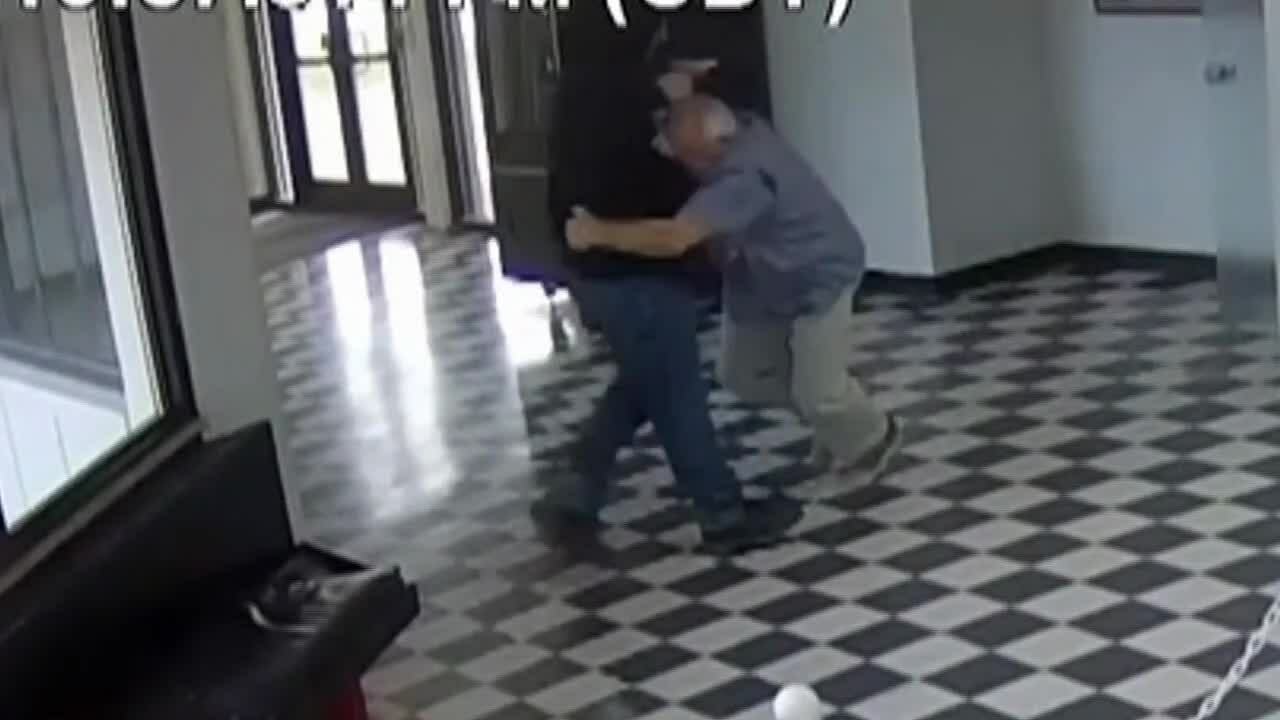 Hiệu trưởng Mỹ khống chế kẻ cầm súng tấn công trường học