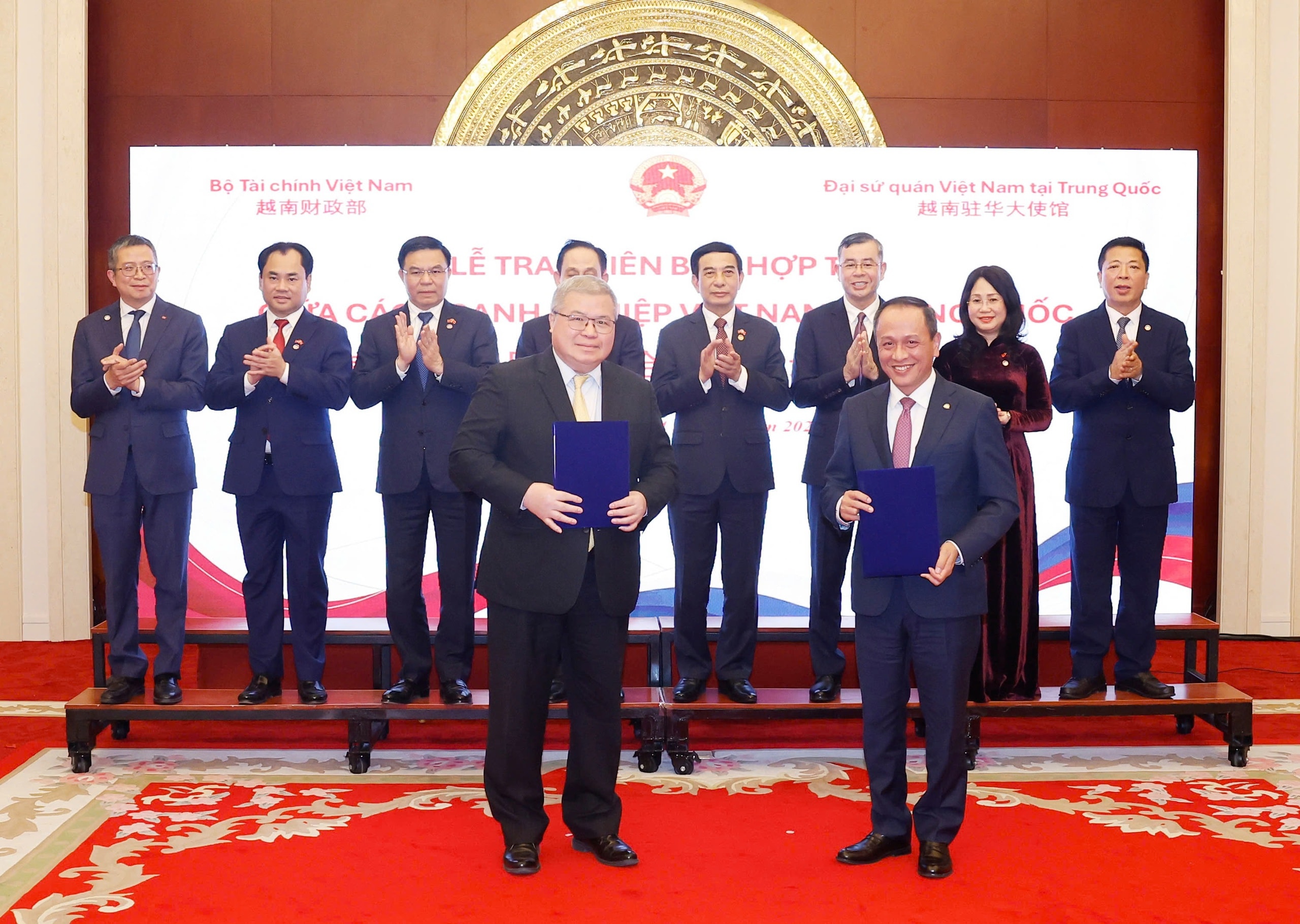 Vietnam Airlines ký thỏa thuận 50 triệu USD với đối tác Trung Quốc - Ảnh 2. Vietnam Airlines ký thỏa thuận 50 triệu USD với đối tác Trung Quốc - Ảnh 2.