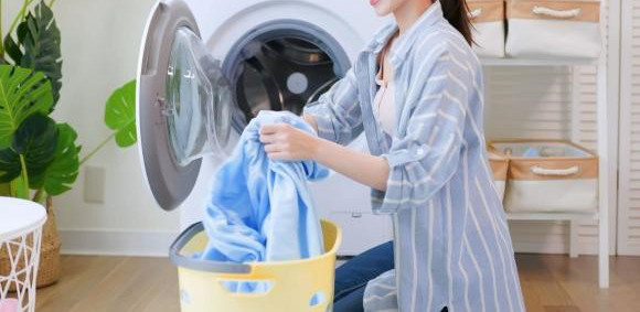 Điều gì xảy ra khi thả 1 chai nhựa rỗng vào máy giặt? - Ảnh 5.