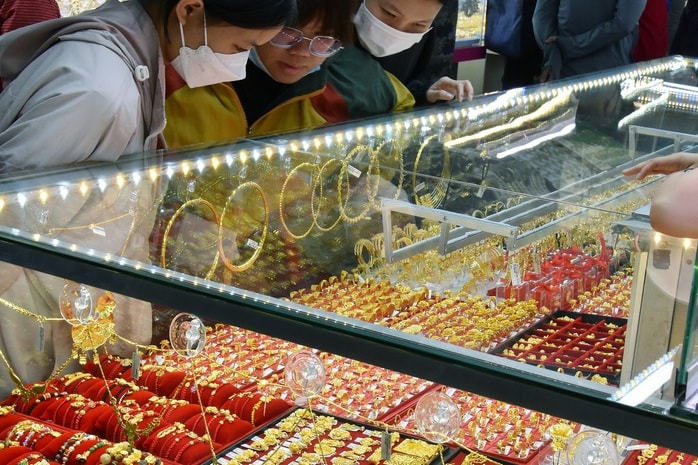 Giá vàng hôm nay, 15-4: Tiếp tục tăng mạnh - Ảnh 1. Giá vàng hôm nay, 15-4: Tiếp tục tăng mạnh - Ảnh 1.