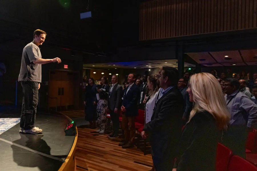 Chỉ cần đứng một chân, triệu phú công nghệ tiết lộ cách đo tốc độ lão hóa