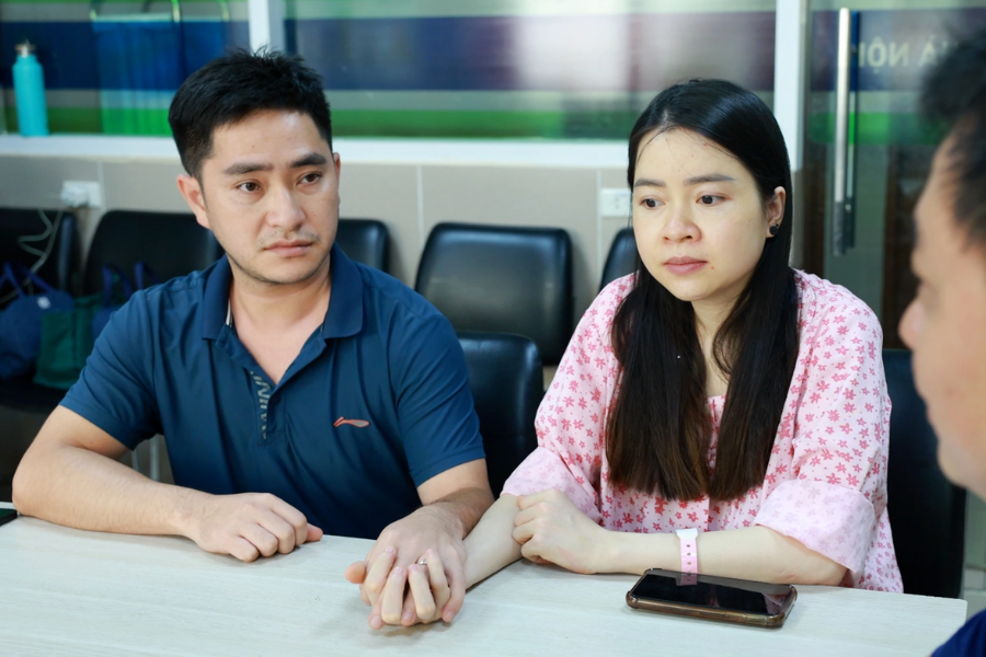 vợ chồng anh Ngô Trung Kiên và chị Nguyễn Thị Liên vẫn quyết tâm để hai con đến với cuộc đời dù thai kỳ có nhiều nguy hiểm