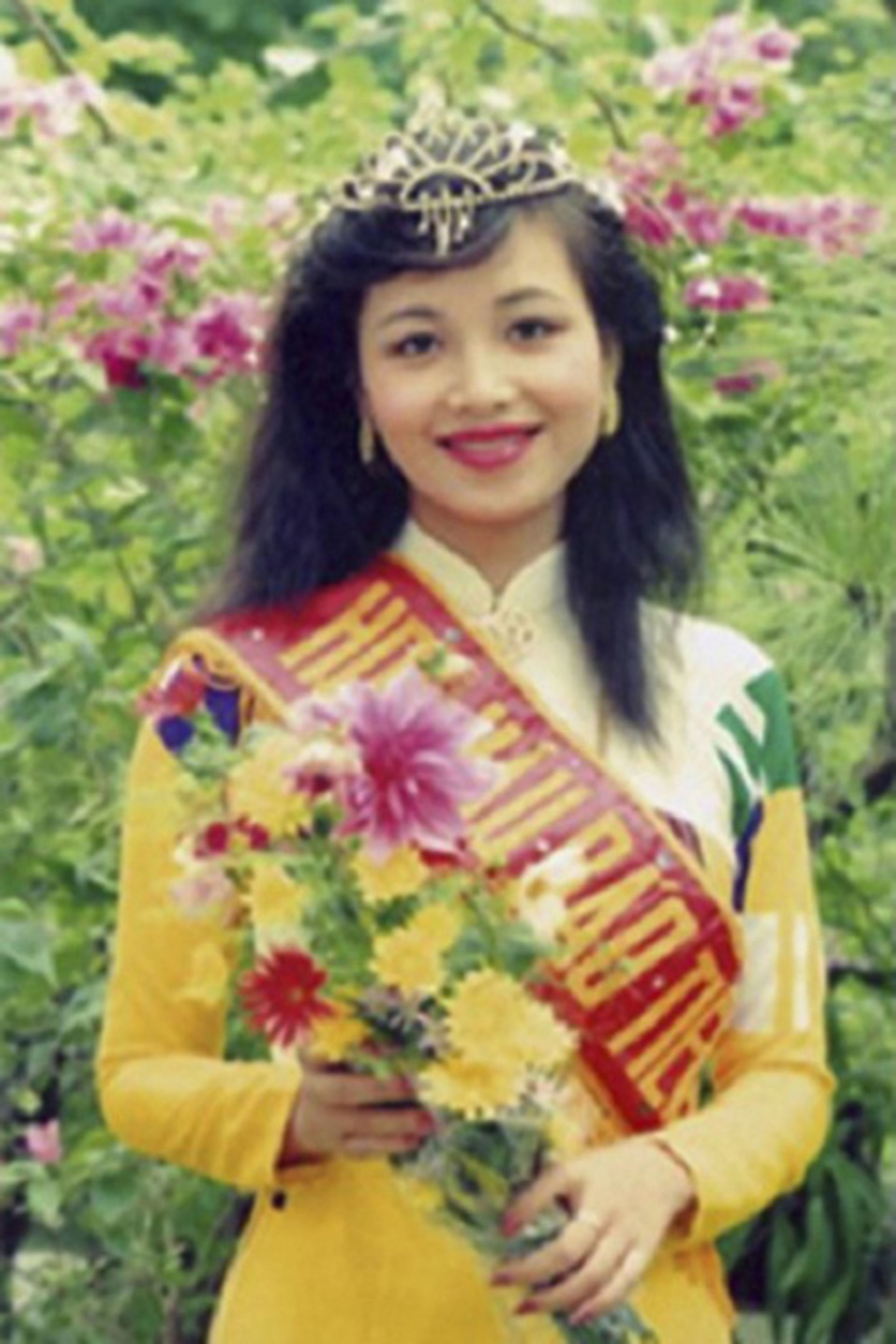 Nguyễn Diệu Hoa đăng quang cuộc thi Hoa hậu toàn quốc báo Tiền Phong năm 1990.