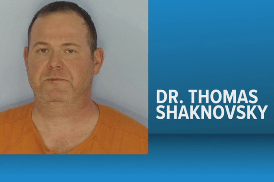 Bác sĩ Shaknovsky đã bị bắt tại Miramar Beach và hiện bị tạm giam chờ xét xử