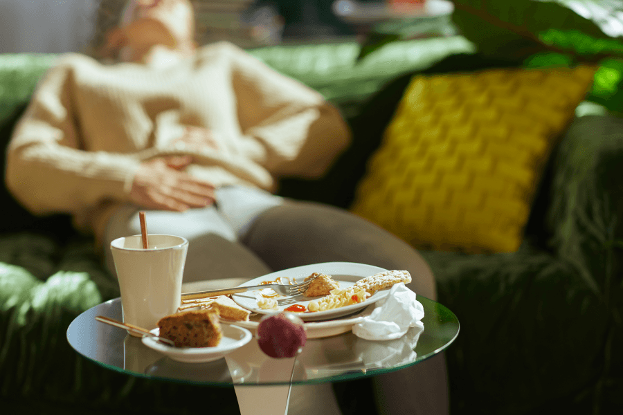 Một số dưỡng chất trong thực phẩm có thể khiến bạn cảm thấy buồn ngủ sau khi ăn no