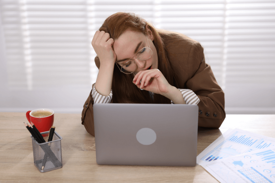 Thời điểm trong ngày cũng ảnh hưởng đến cảm giác buồn ngủ sau ăn